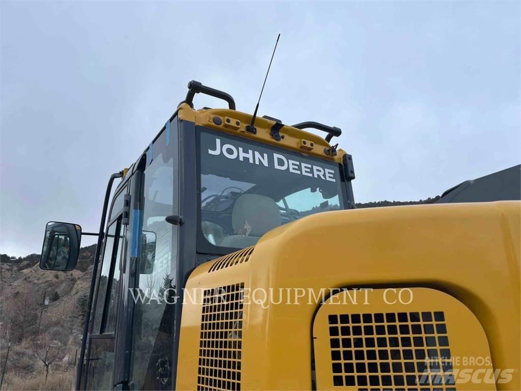 John Deere & CO. 135G Bageri guseničari