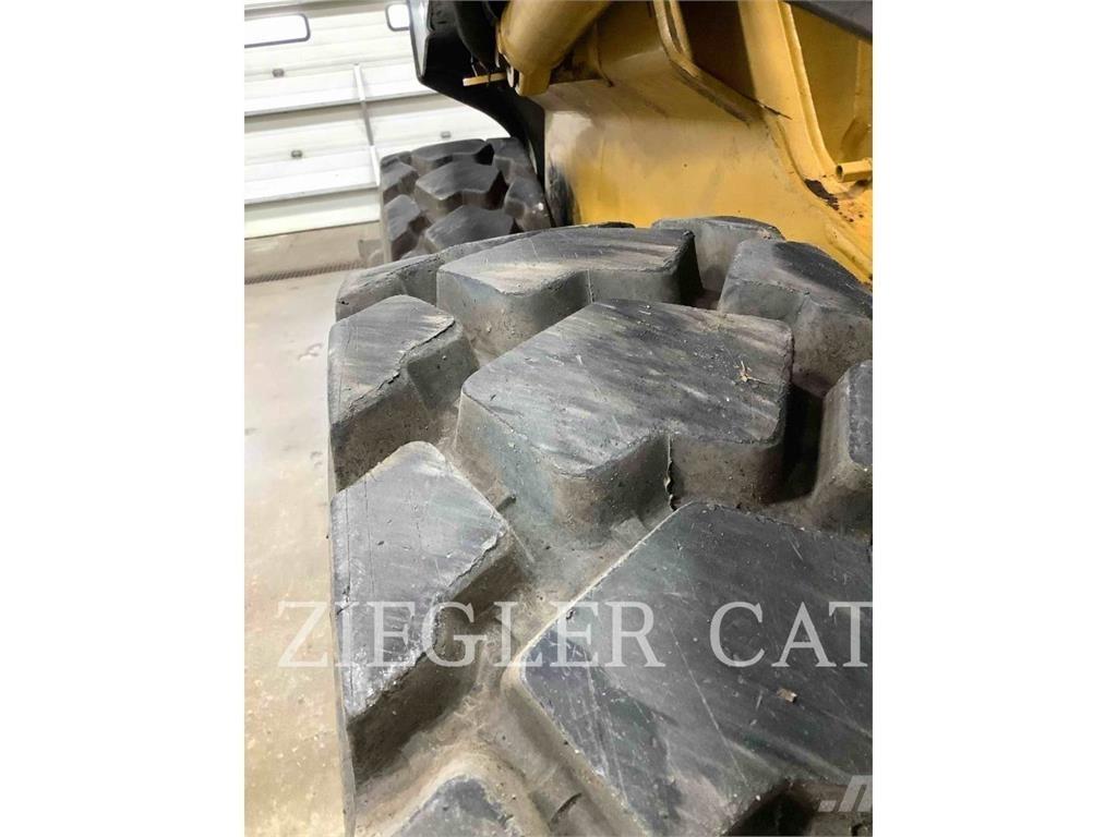 John Deere & CO. 320 D Skid steer mini utovarivači