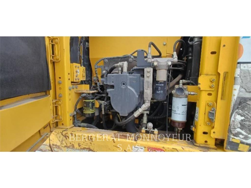 Komatsu HB215LC2 Bageri guseničari