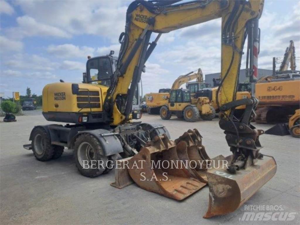 Neuson EW100 Bageri točkaši