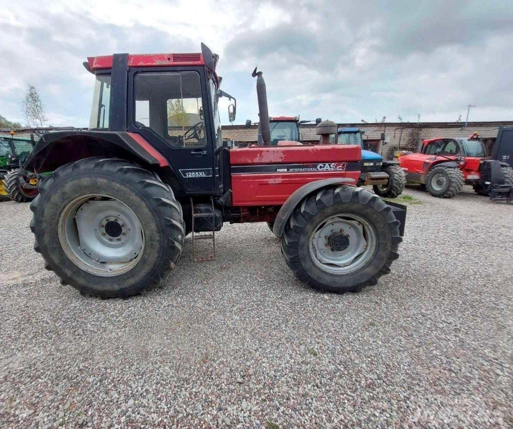 Case IH 1255 XL Traktori