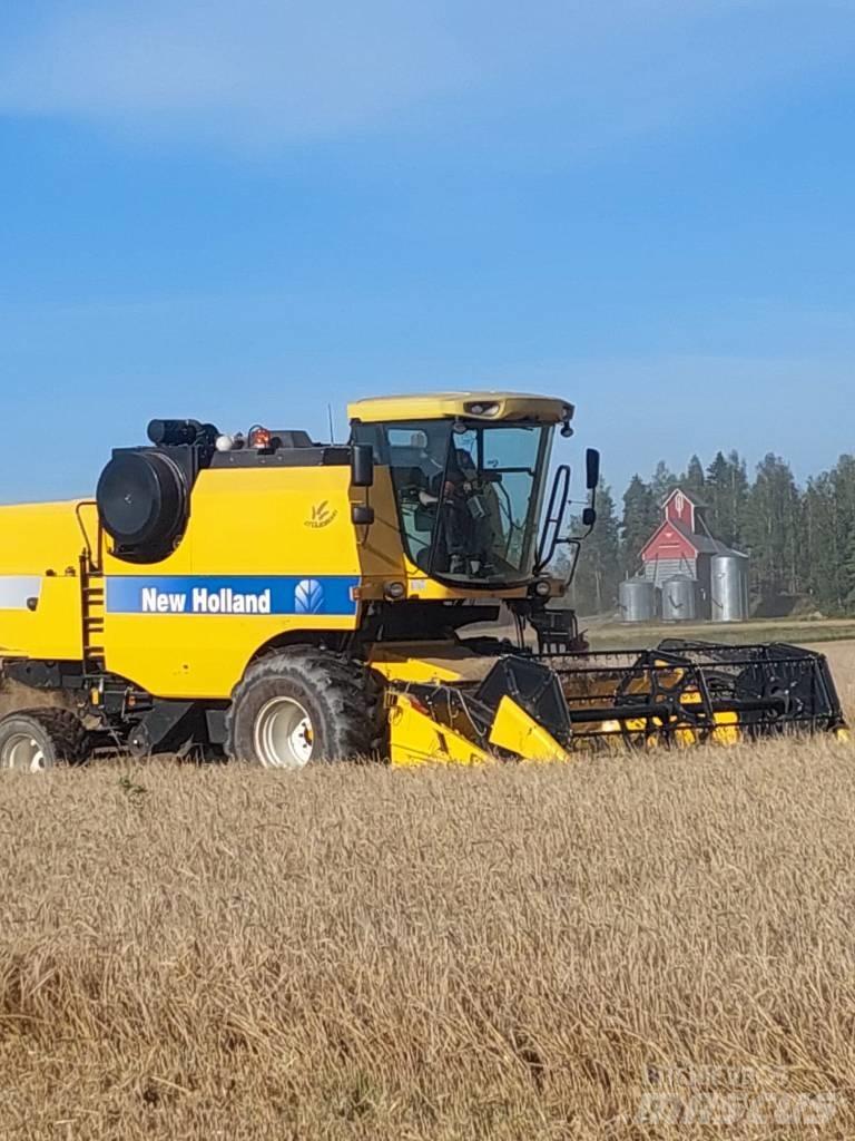 New Holland TC 5050 Kombajni