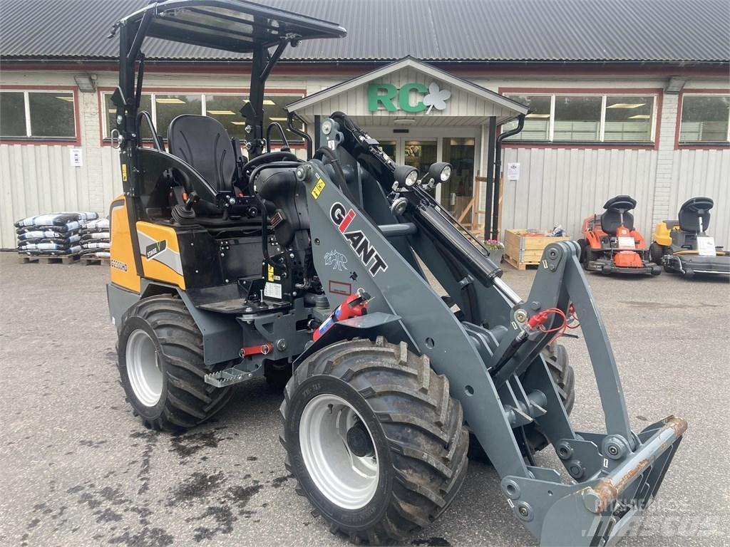 GiANT G2300HD Višenamenski utovarivači