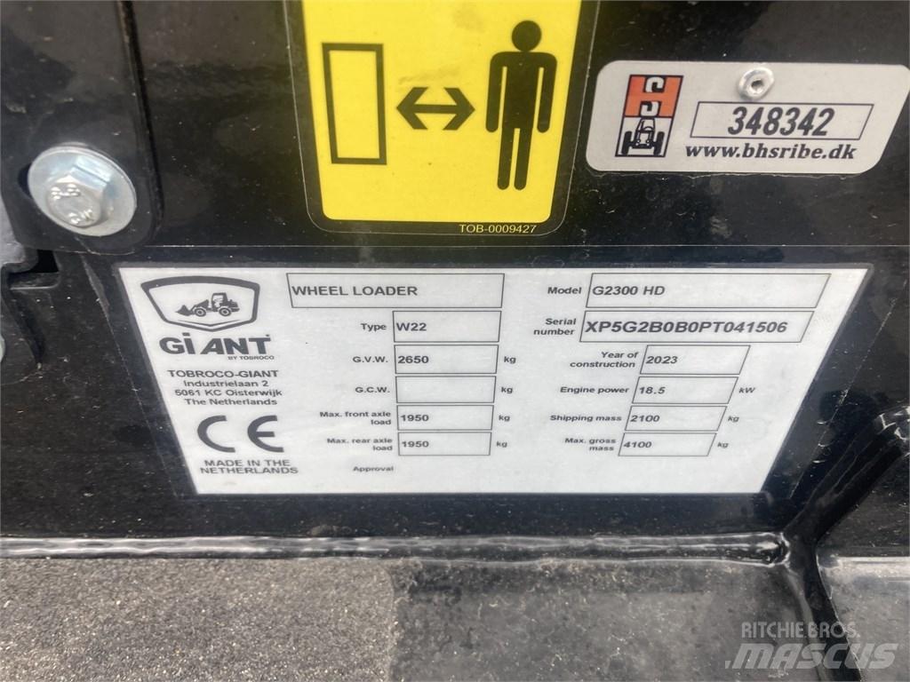 GiANT G2300HD Višenamenski utovarivači