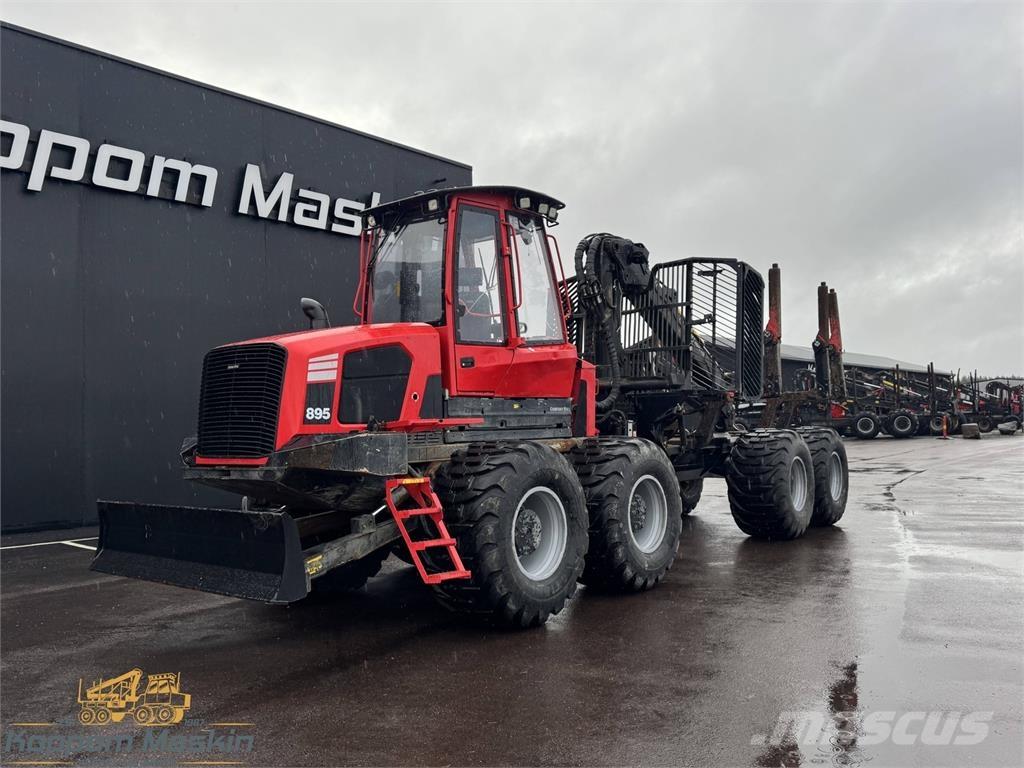 Komatsu 895 Forvarderi