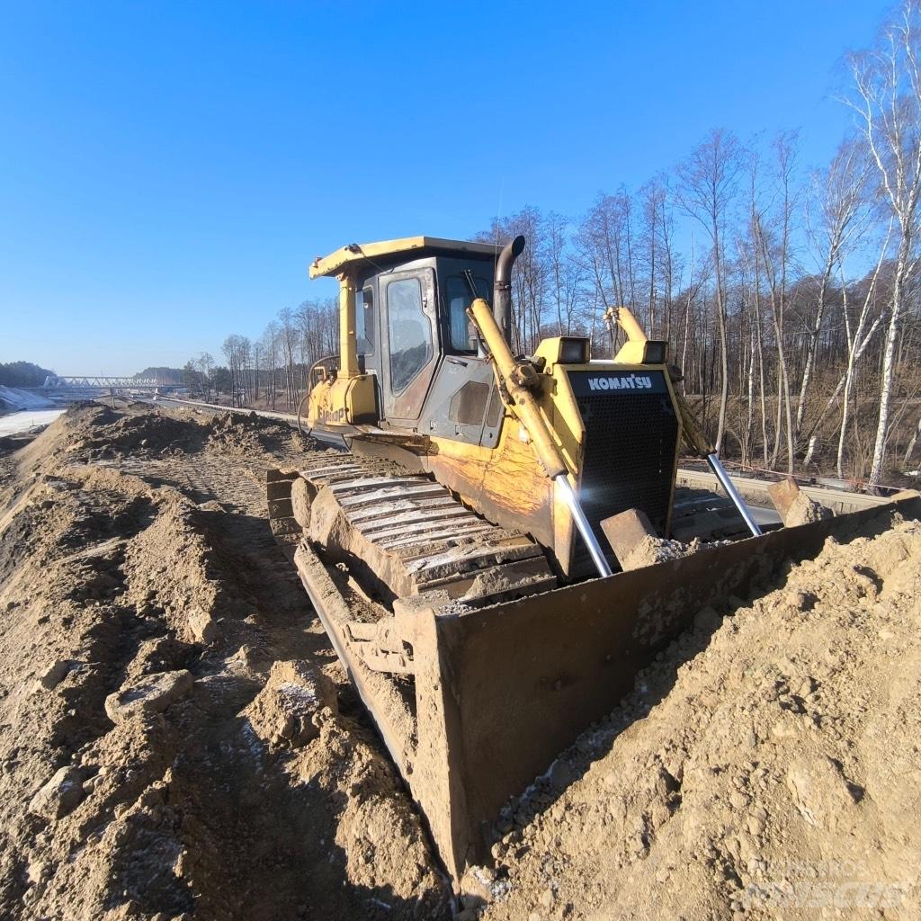 Komatsu D 65 PX-15 Buldožeri guseničari