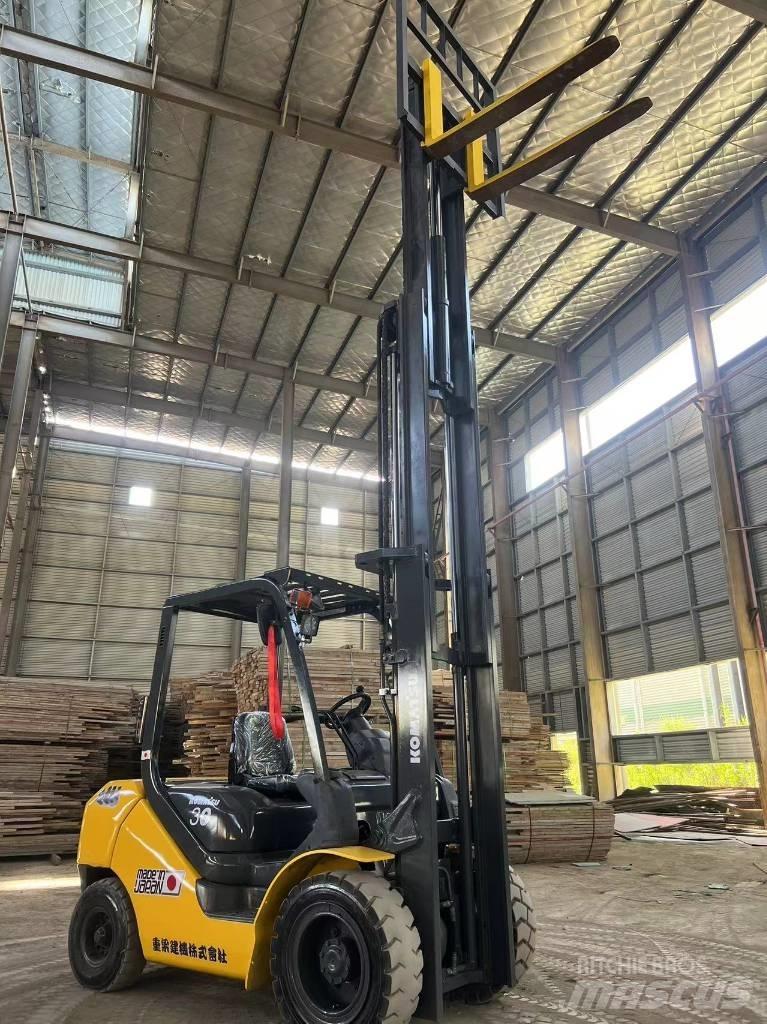 Komatsu FD 30 T-17 Dizelski viljuškari
