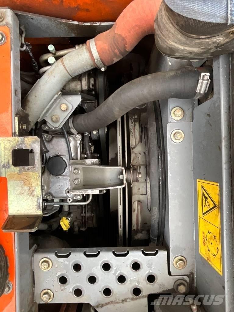 Hitachi ZX 135 US-3 Bageri guseničari