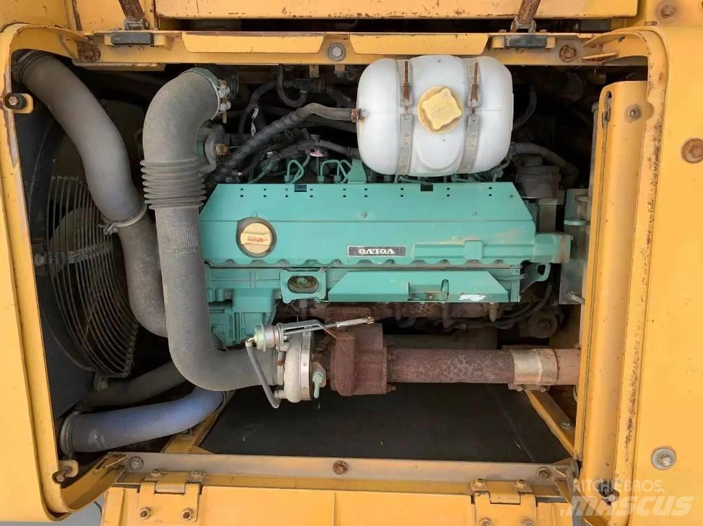 Volvo EC210D Bageri guseničari
