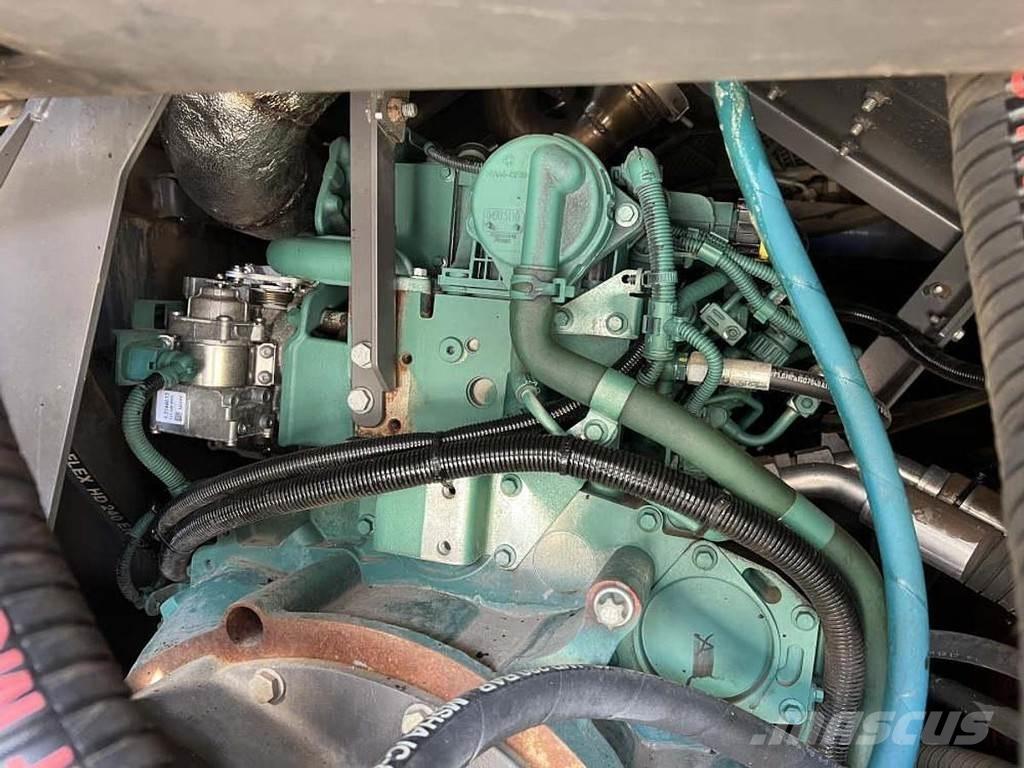 Volvo P 6870D Asfaltni finišeri