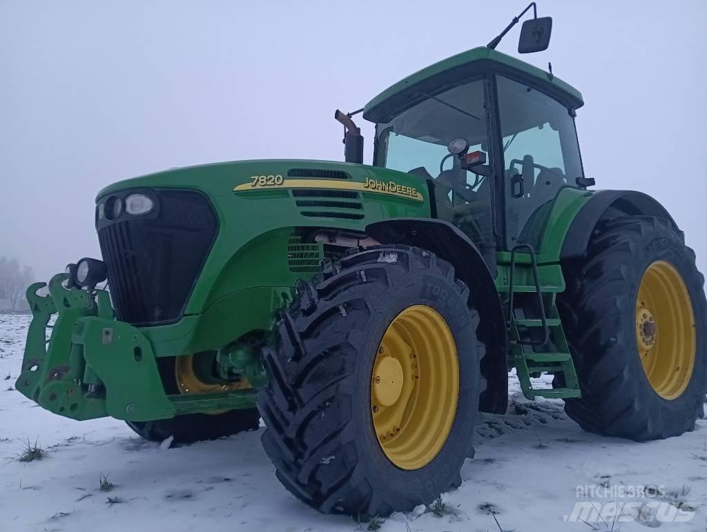 John Deere 7820 Traktori