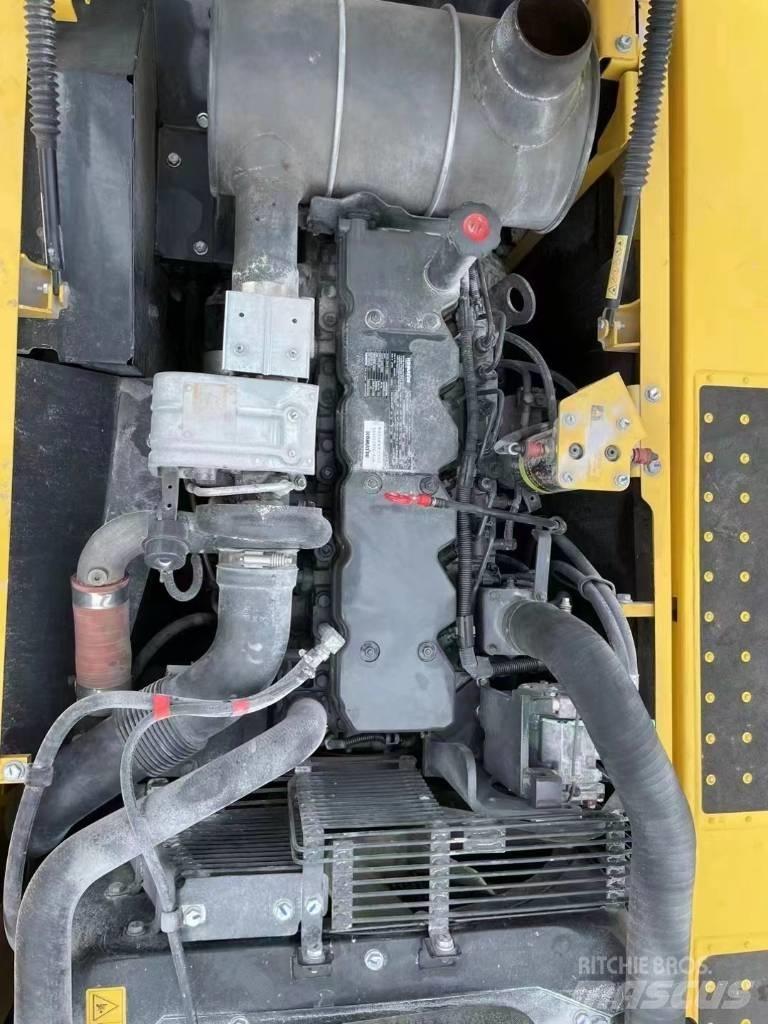 Komatsu PC220-8 Bageri guseničari