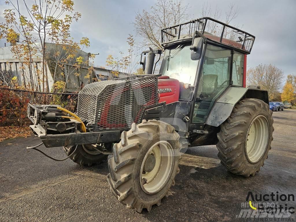 Valtra A 93H Traktori