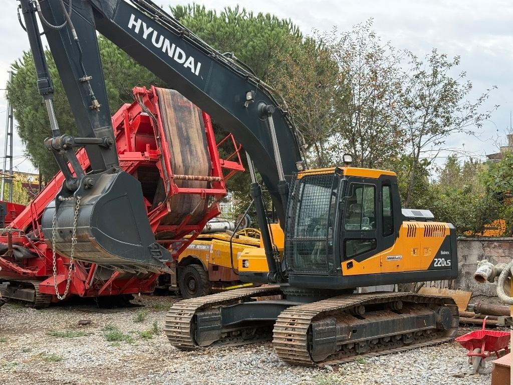 Hyundai Robex 220 LS Bageri guseničari