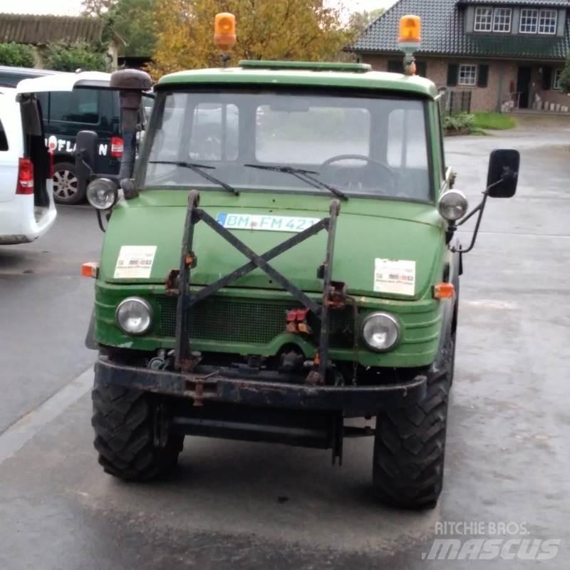 Mercedes-Benz U421 Traktori