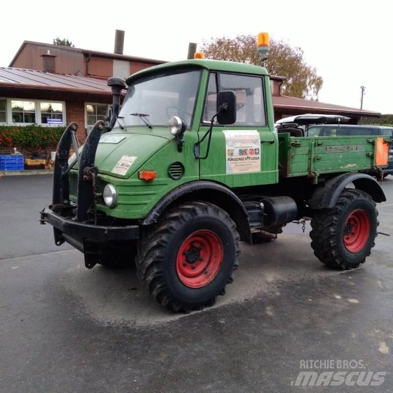 Mercedes-Benz U421 Traktori