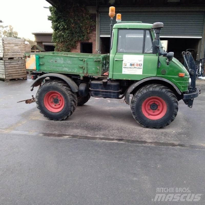 Mercedes-Benz U421 Traktori