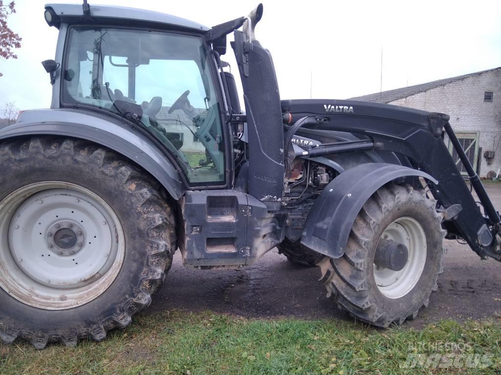Valtra T 234 V Traktori