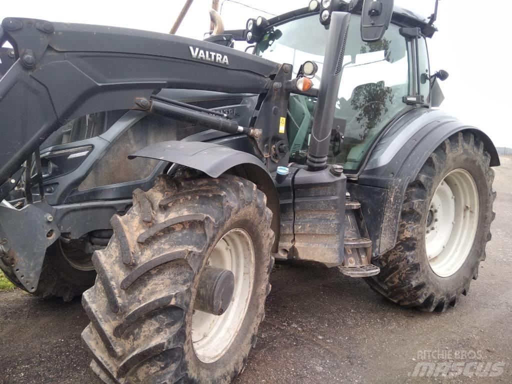 Valtra T 234 V Traktori