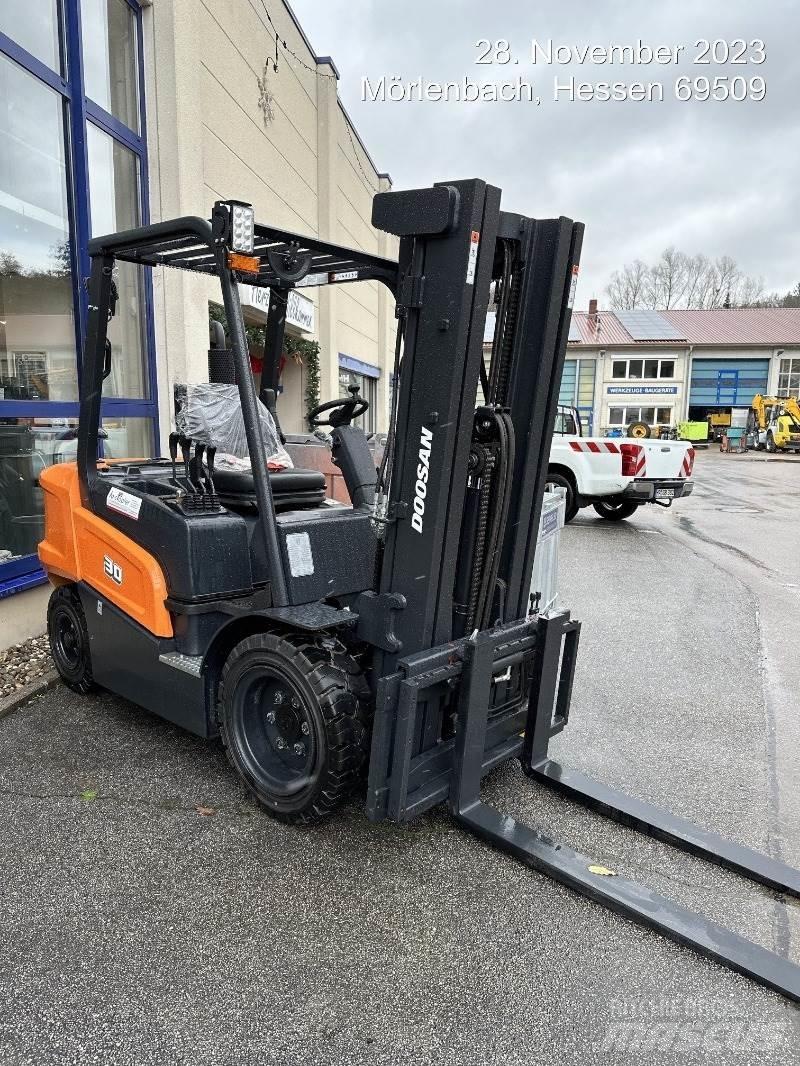 Doosan D30NXS Dizelski viljuškari