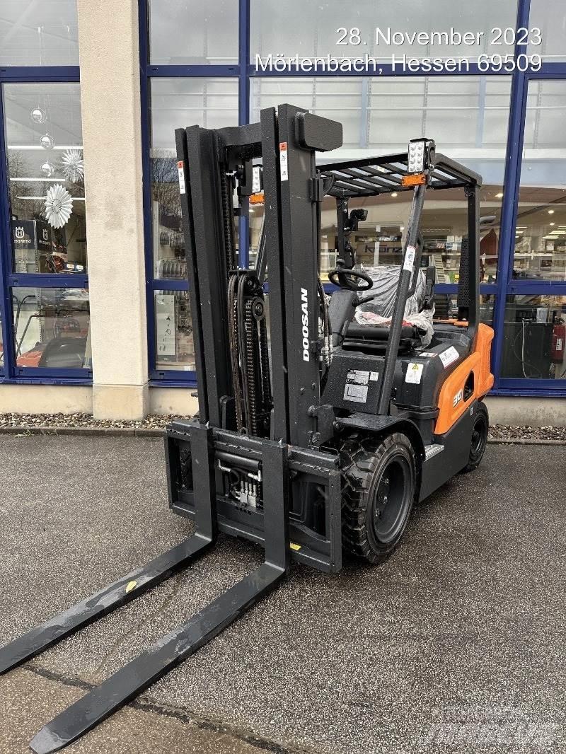 Doosan D30NXS Dizelski viljuškari