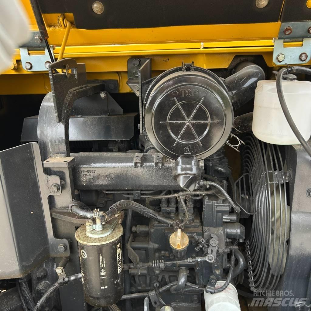 Komatsu 56-7 Bageri guseničari