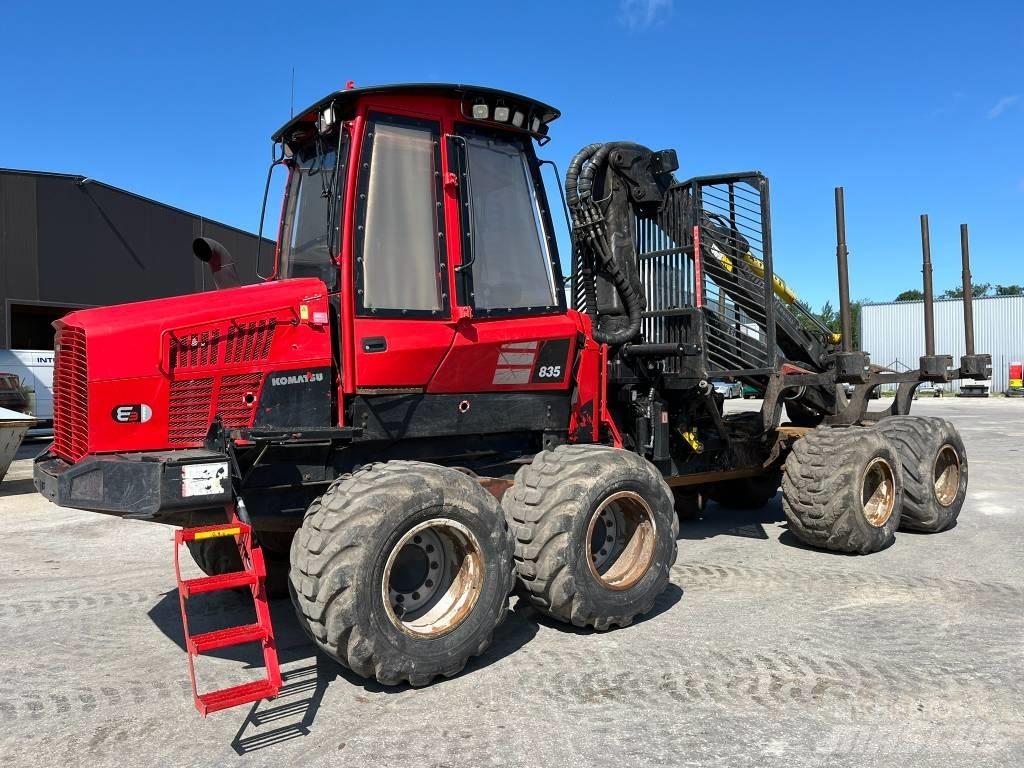 Komatsu 835 Forvarderi
