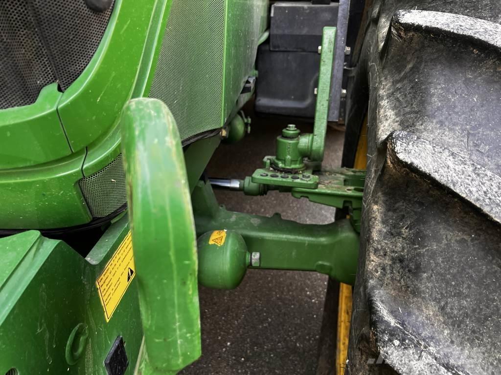 John Deere 6105R Traktori