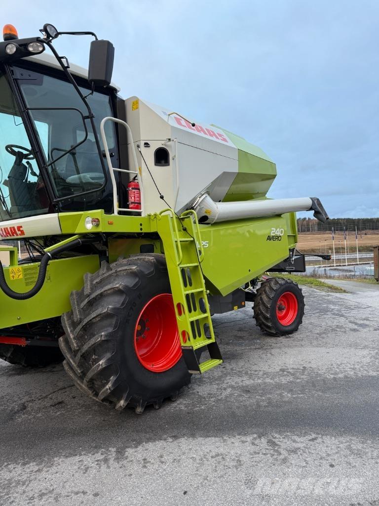 CLAAS Avero 240 Kombajni