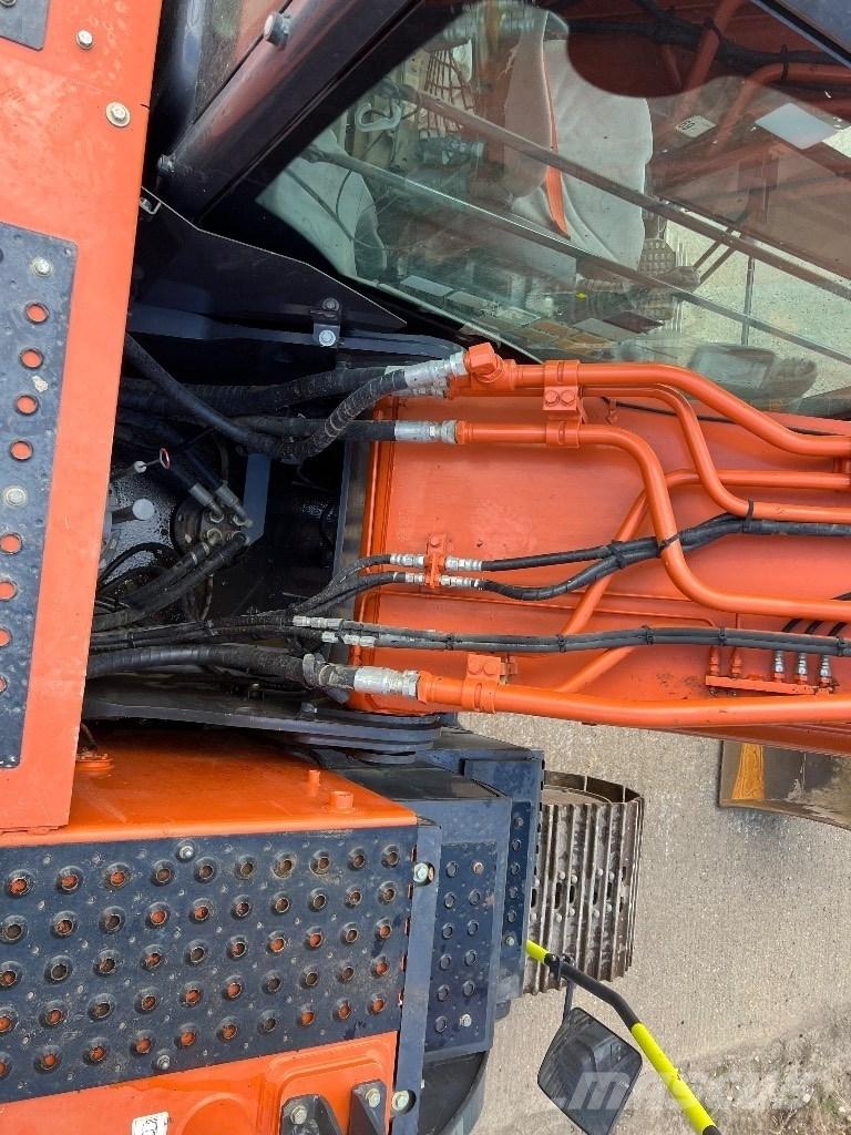 Hitachi zx210-6 Bageri guseničari