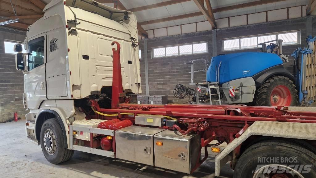 Scania R 620 Rol kiper kamioni sa kukom za podizanje tereta