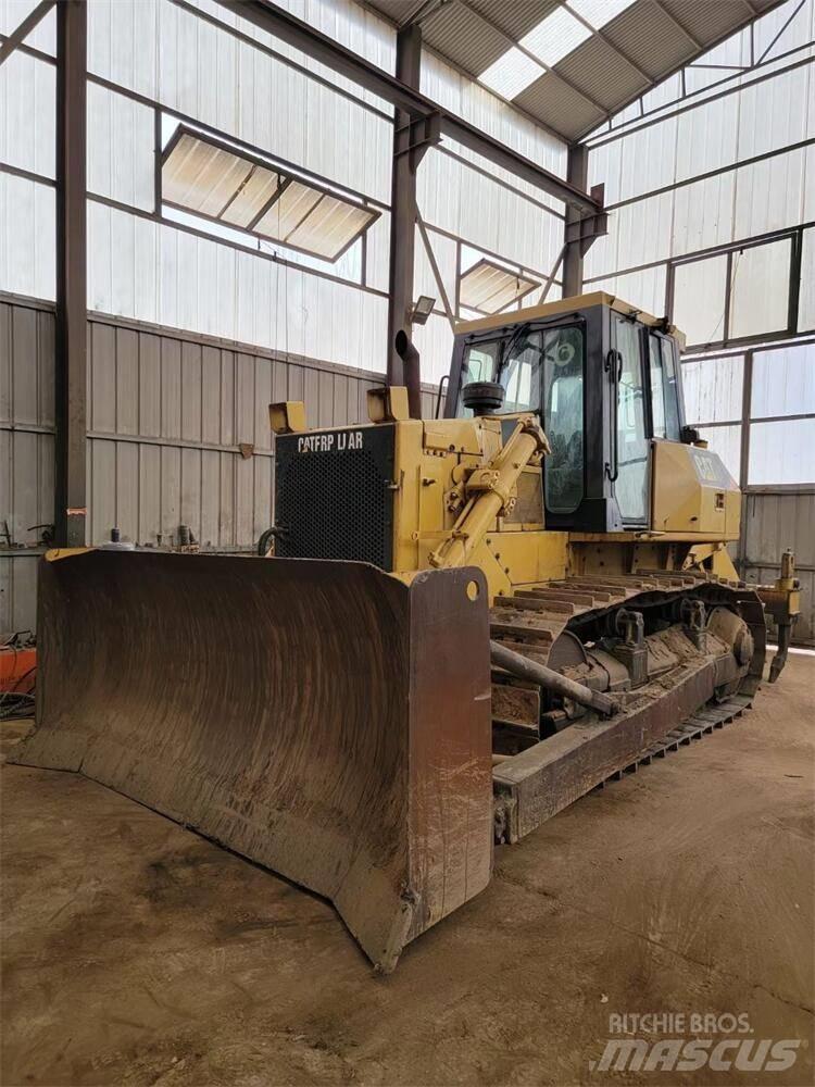 CAT D7G2 Buldožeri guseničari