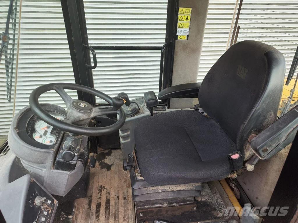 CAT 930G Utovarivači na točkove