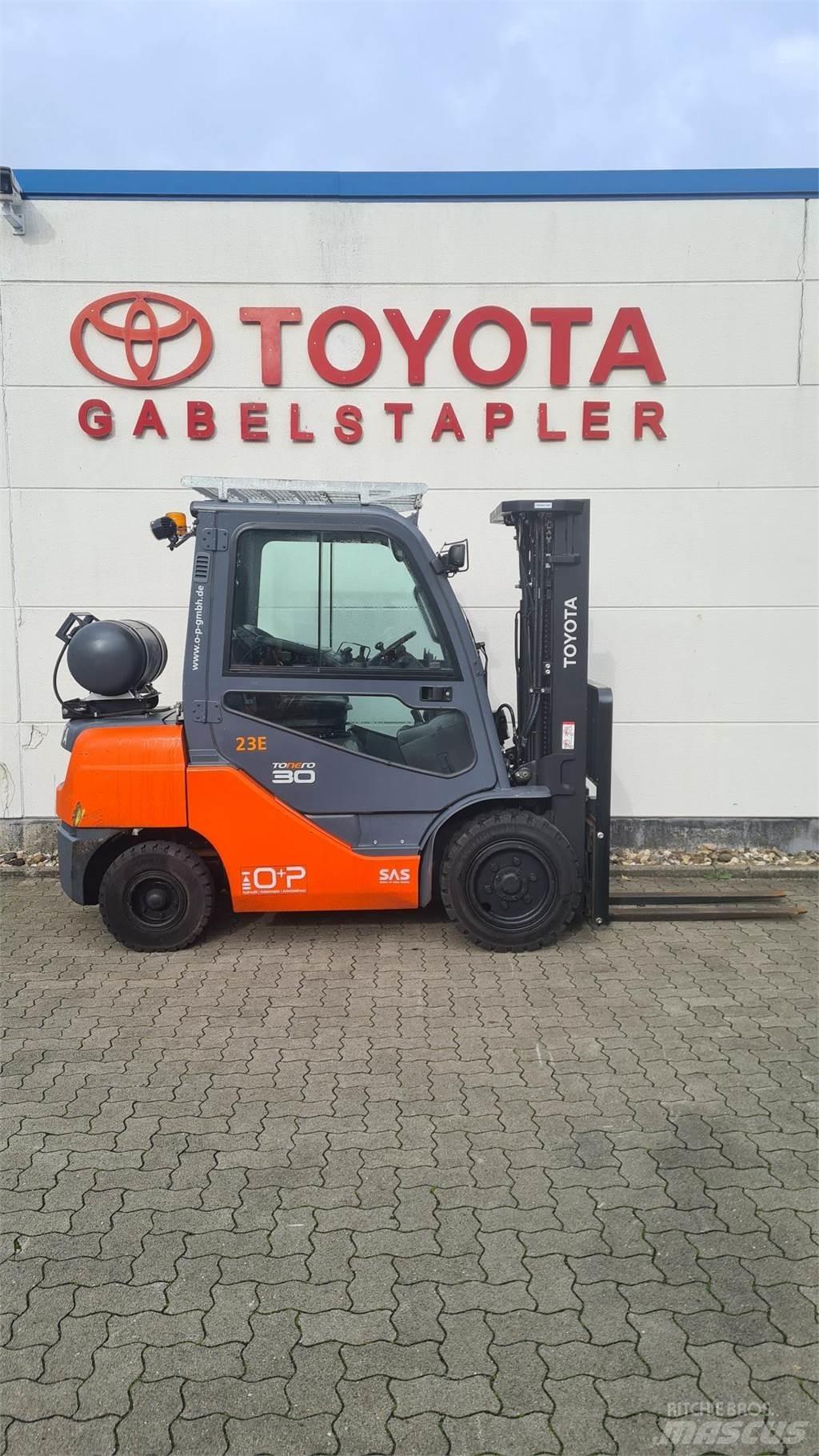 Toyota 02-8FGF30 Plinski viljuškari