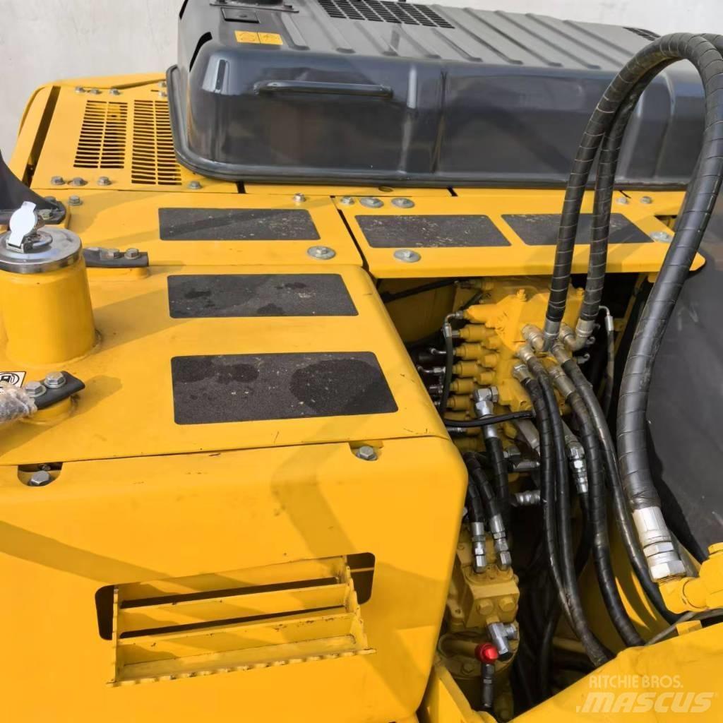 Komatsu PC 130-7 Bageri guseničari