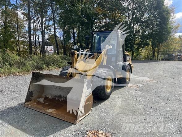 CAT 906M Utovarivači na točkove