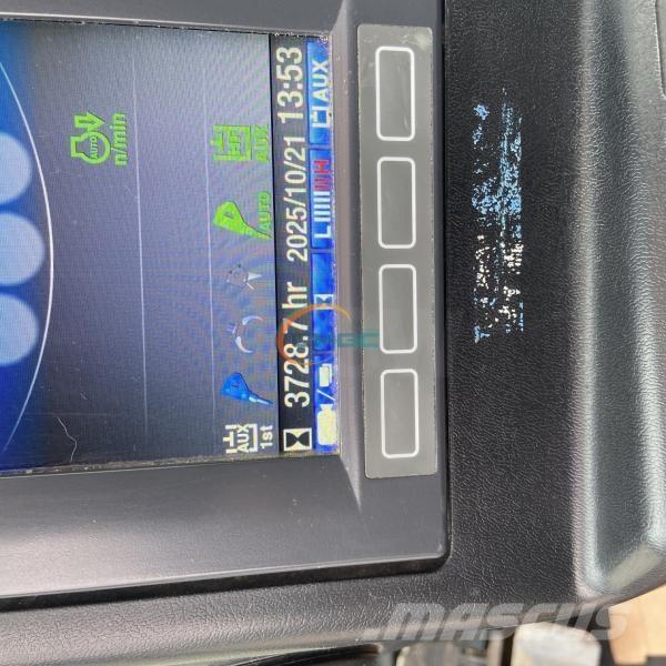 Takeuchi TB215R Bageri točkaši