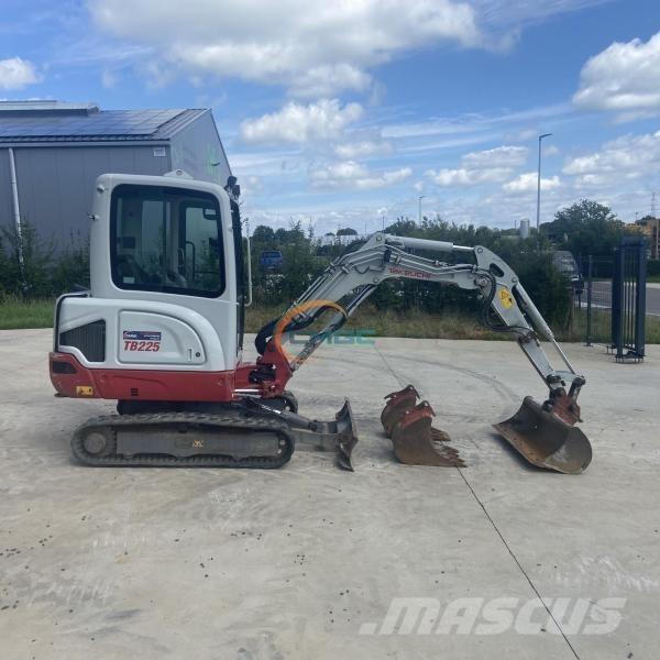 Takeuchi TB225 Bageri točkaši