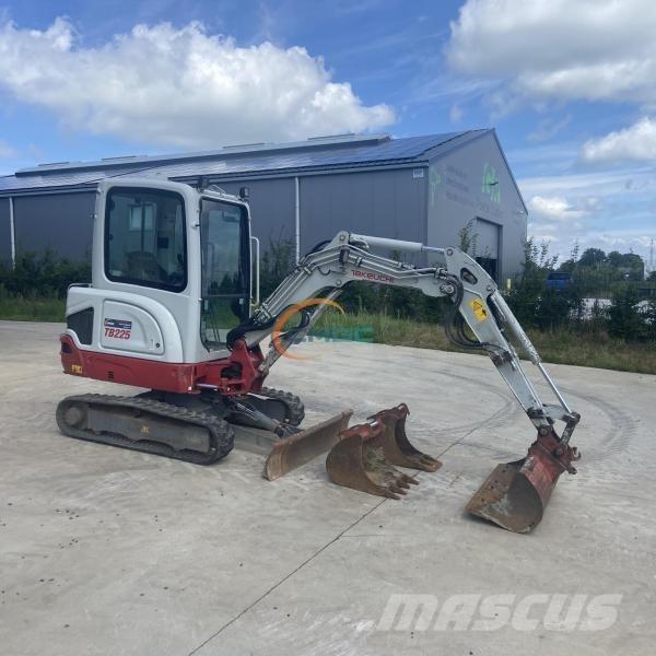 Takeuchi TB225 Bageri točkaši