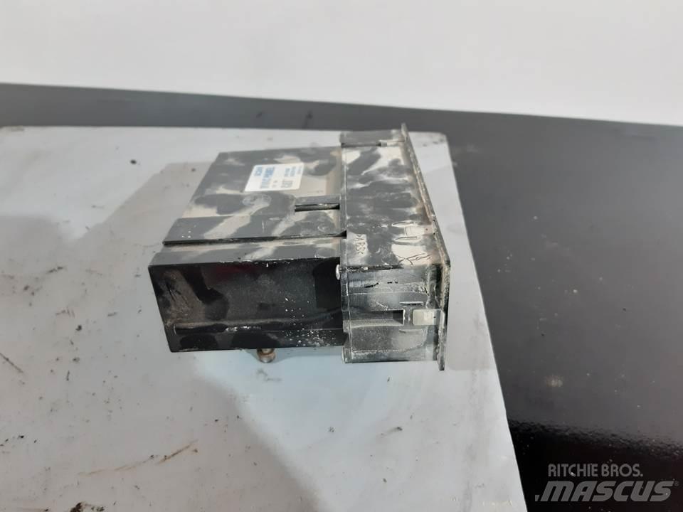 CAT 320DL Kabine i unutrašnjost