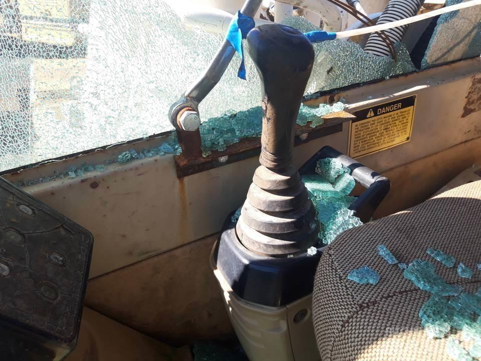 CAT 325LN Cabins and interior