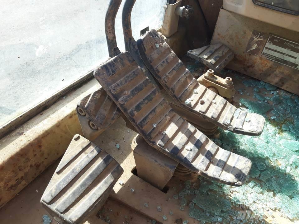 CAT 325LN Kabine i unutrašnjost