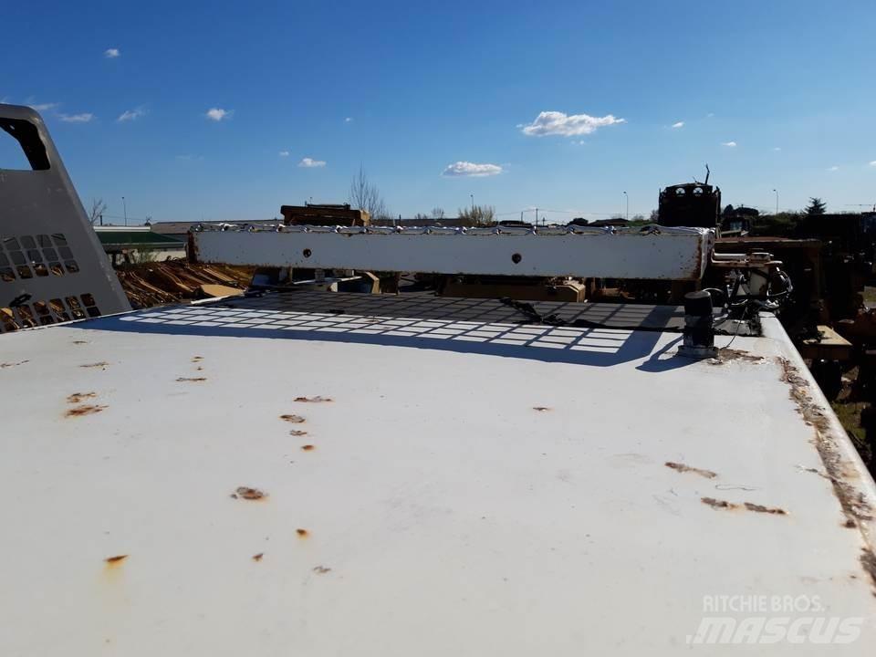 CAT 325LN Kabine i unutrašnjost