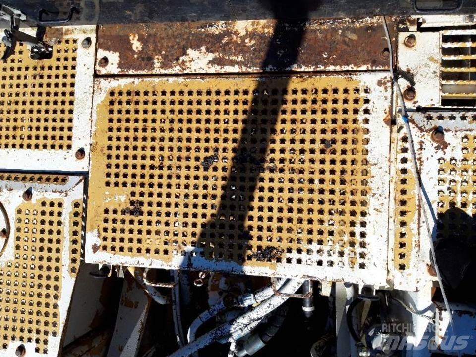 CAT 325LN Kabine i unutrašnjost