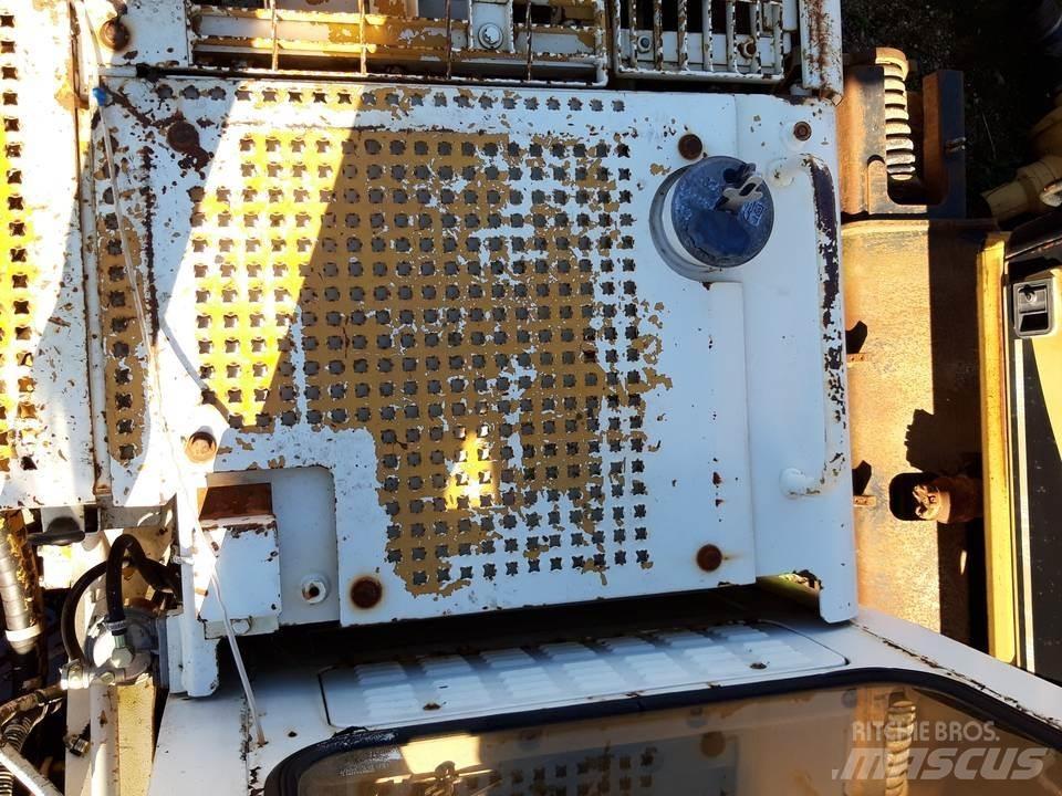 CAT 325LN Kabine i unutrašnjost