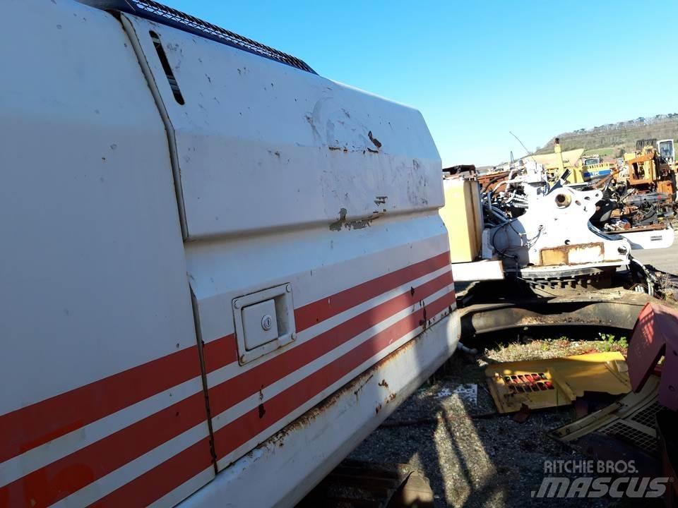 CAT 325LN Kabine i unutrašnjost