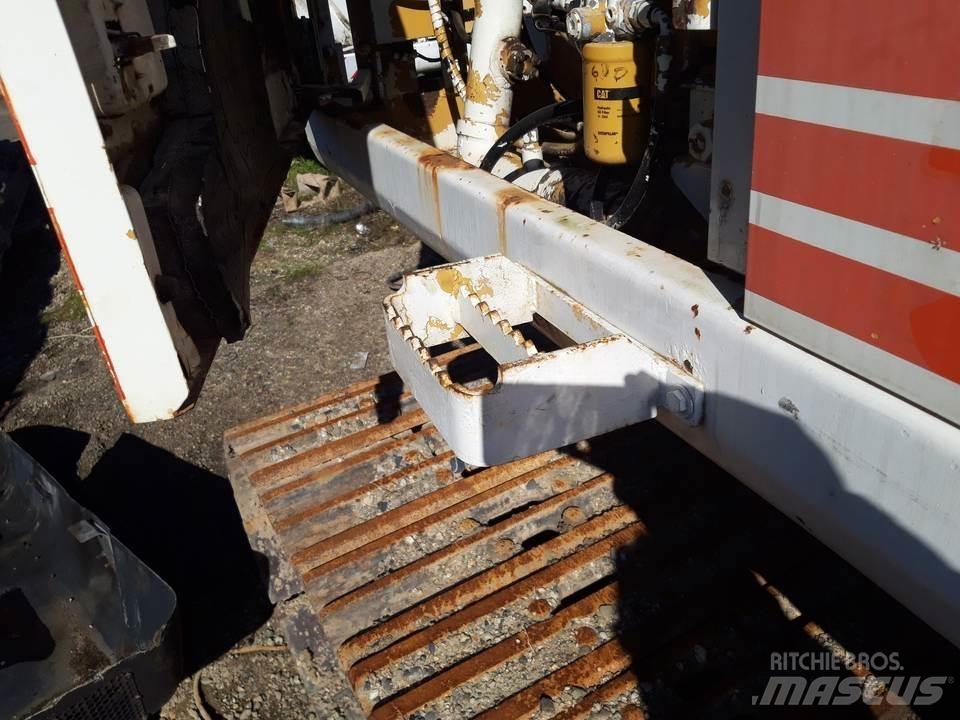 CAT 325LN Kabine i unutrašnjost