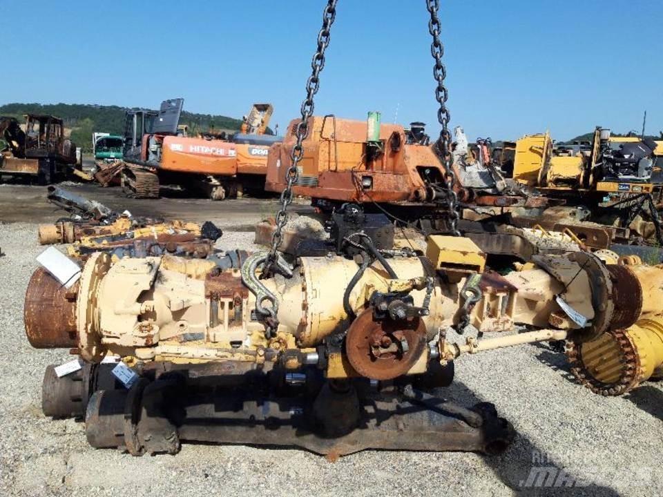 CAT 438B Transmisija