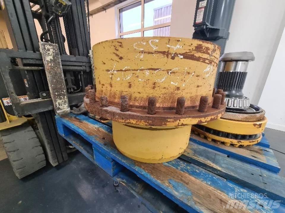 CAT 735 Transmisija