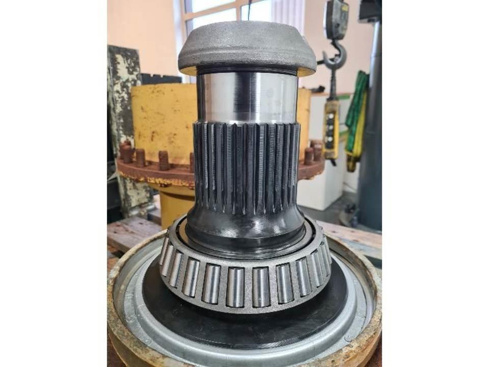 CAT 735 Transmisija